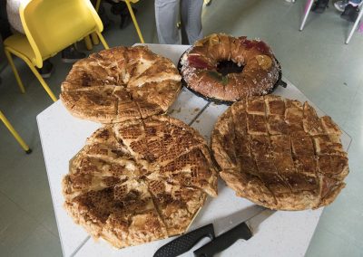 Les maternelles font et dégustent des galettes des rois