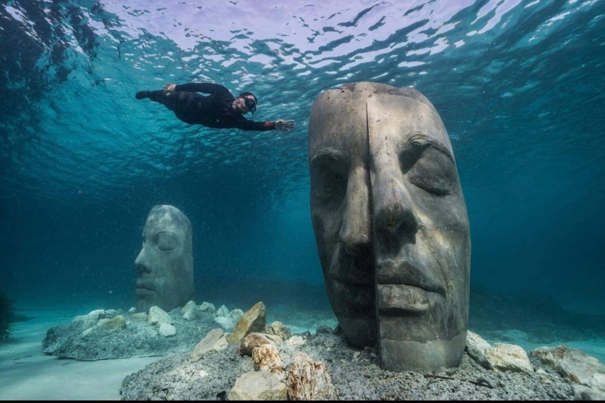 statues